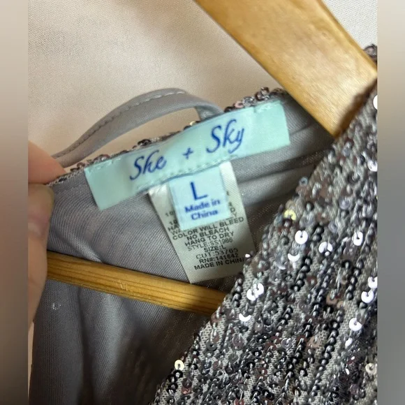 Silver Sequin Backless Tank Top - Size Large - New without Tags - Picture 3 of 3